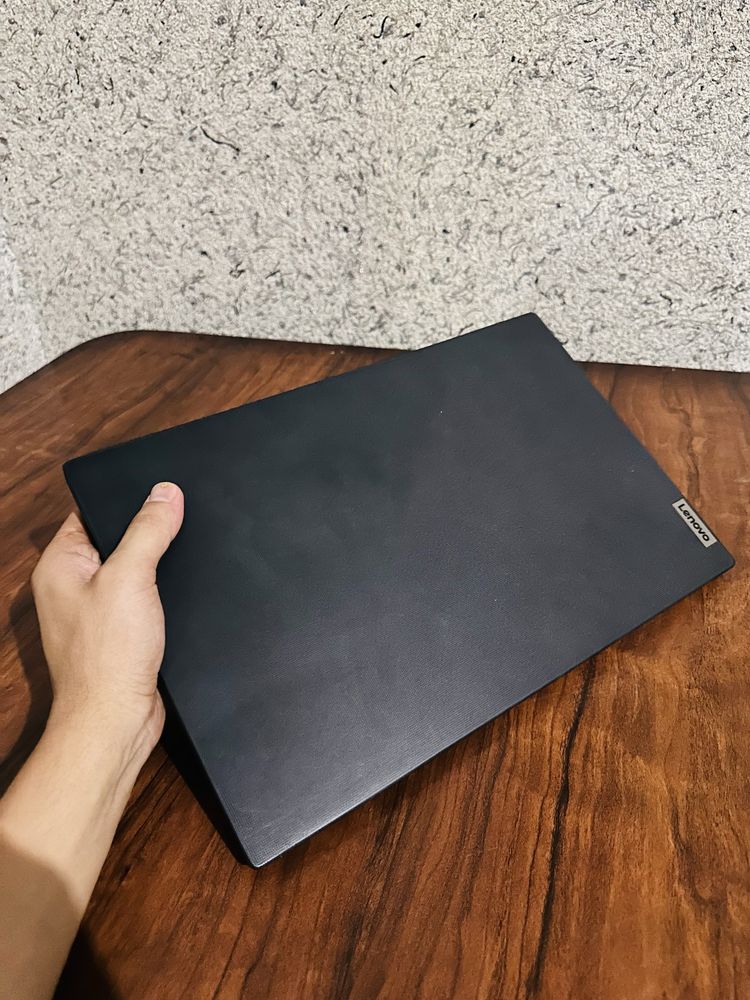 Lenovo noutbuk holati yaxshi turibdi