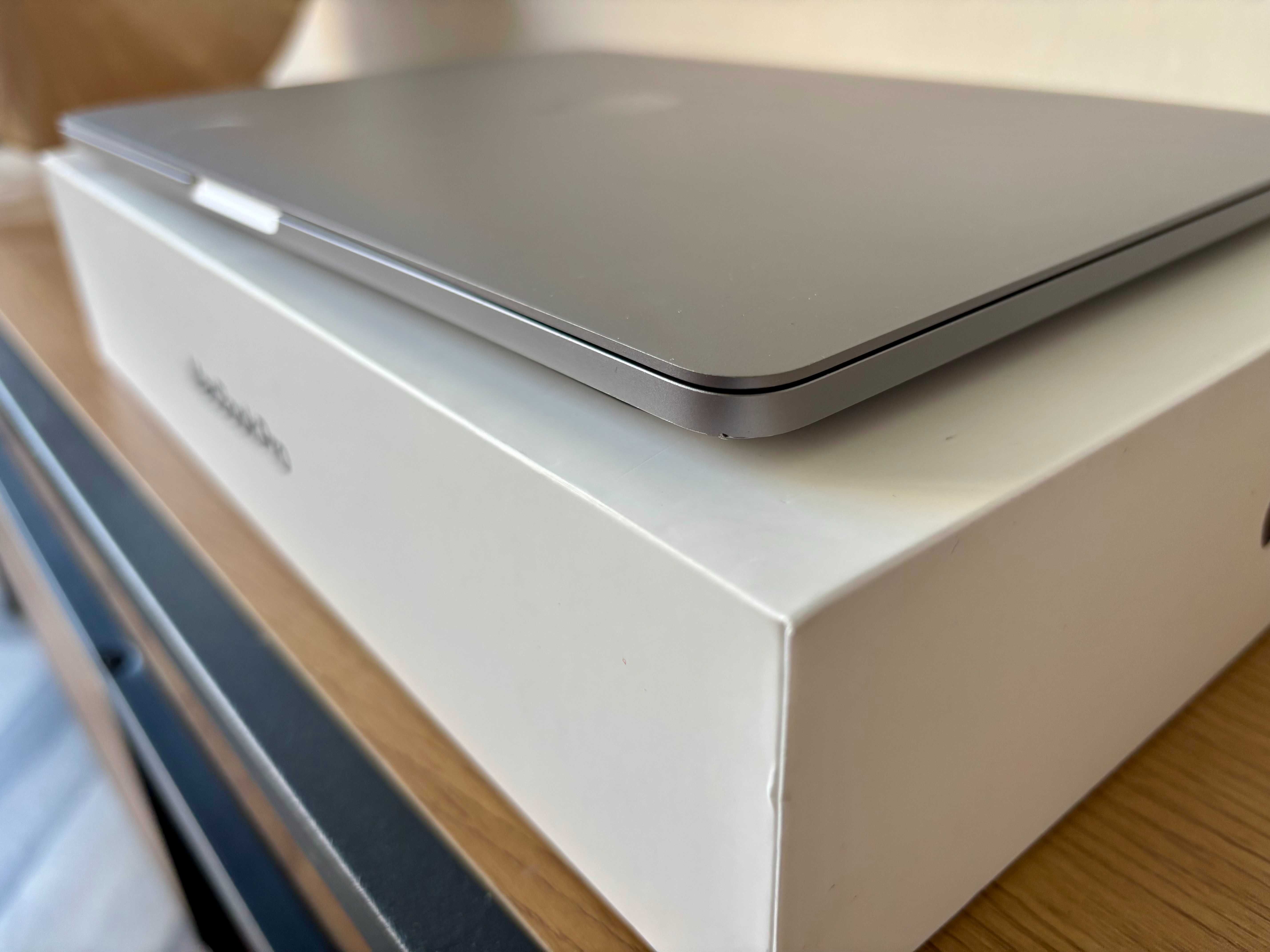 MacBook Pro 13" 2020, M1, 8GB RAM, 256GB SSD