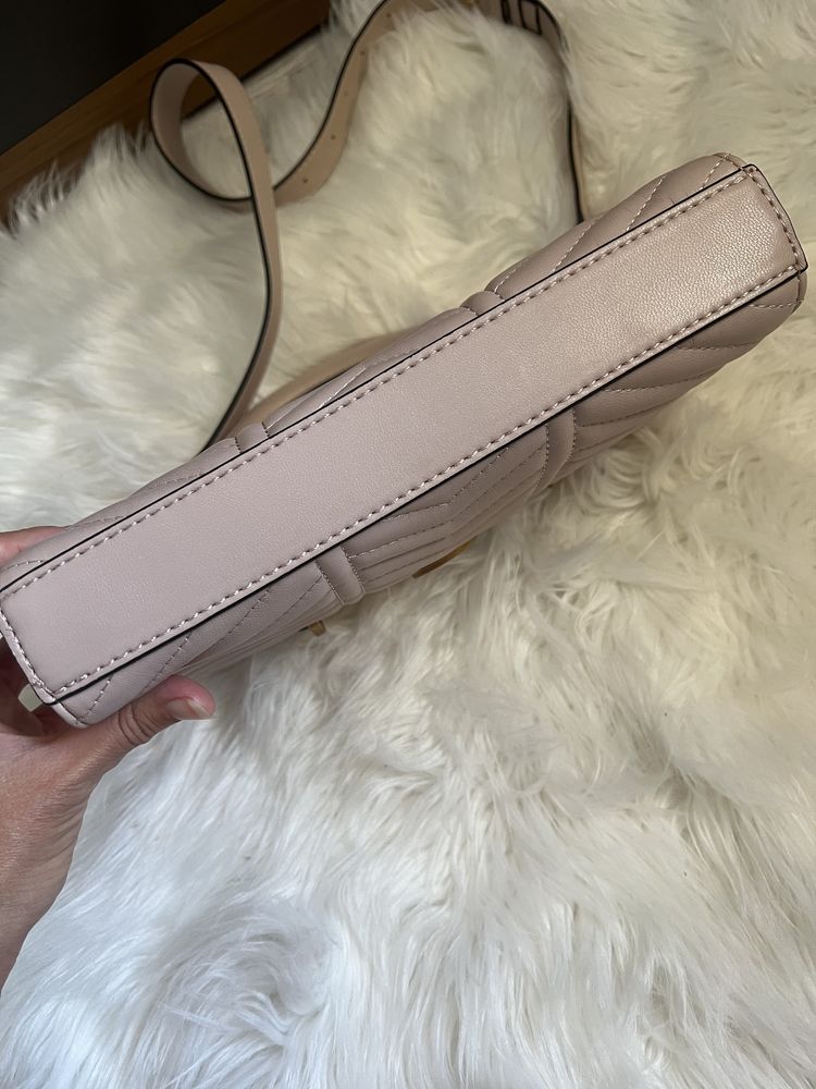 Оригинална чанта guess