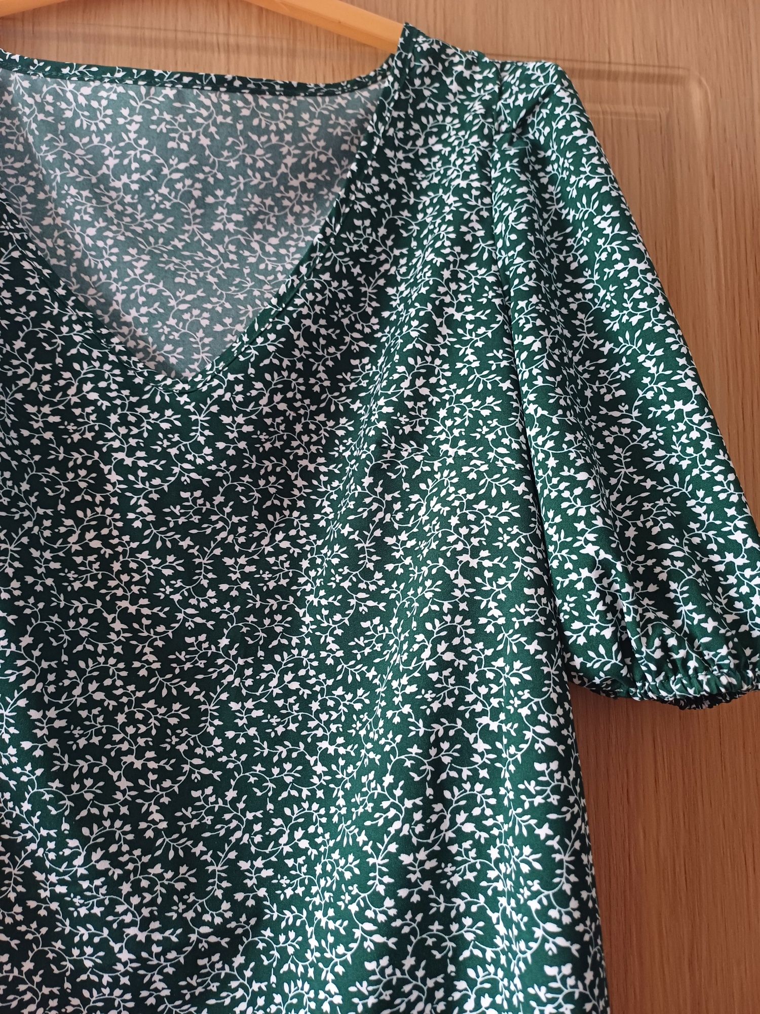 Bluza nouă imprimeu flori cu verde