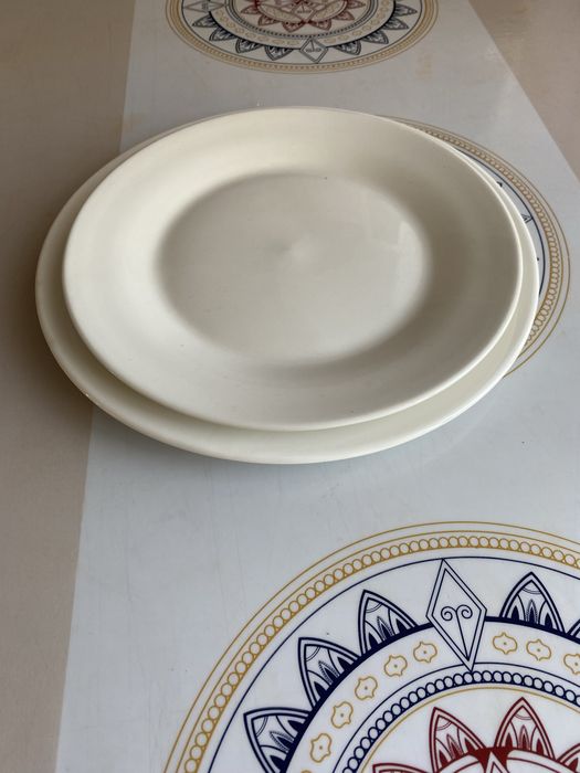 Продам тарелки подавальные 9 и 8
