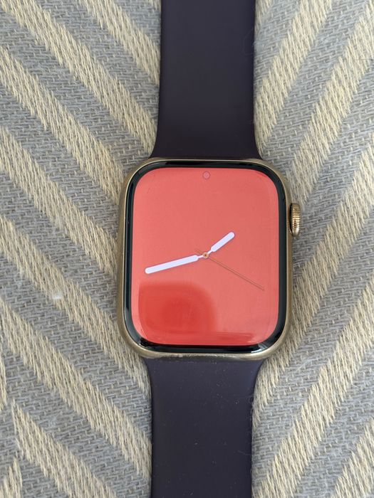 Apple Watch Series 8, златен, 45 мм, почти неизползван