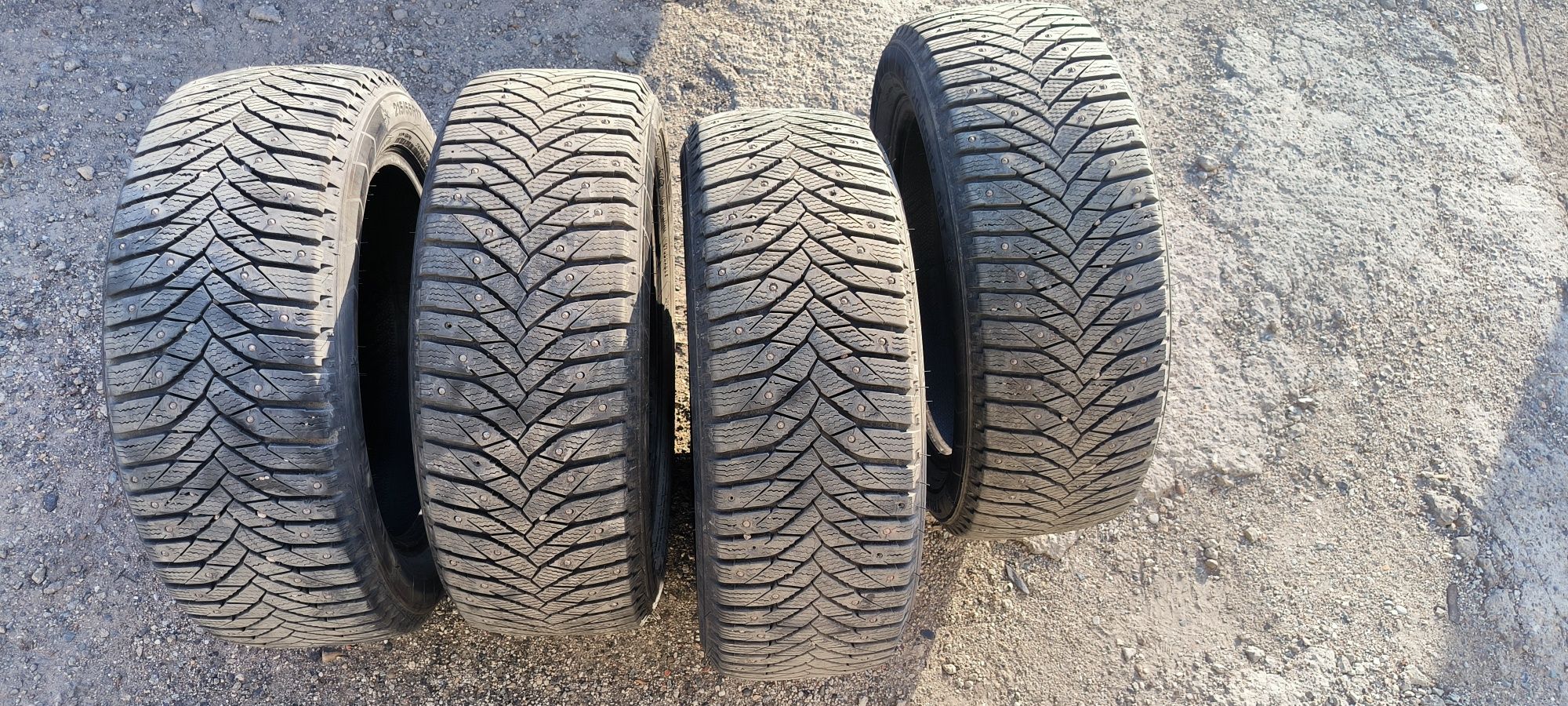 Продам резину Triangle ice link 215/55/R17