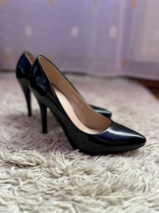 Pantofi cu toc Stiletto