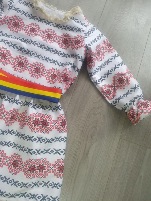 Costum popular - marimea 1 - 2 ani , 3 - 5ani