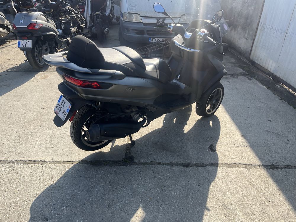 Piaggio Mp3 300 cc se conduce cu B