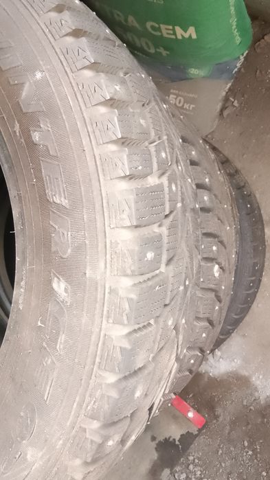 Продам зимние Шины 215/60/16 почти новые