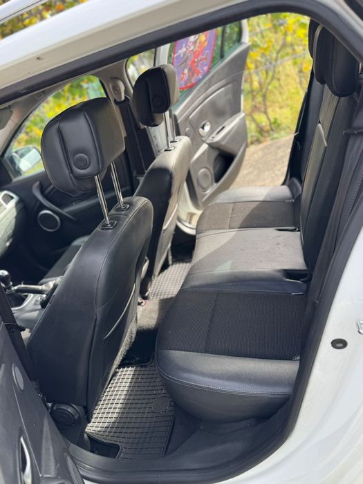 Megane 3 1.9
•Panoramic
• Bluetooth
• Buzunar ascuns