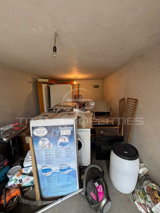 Гараж в кв. Триъгълника