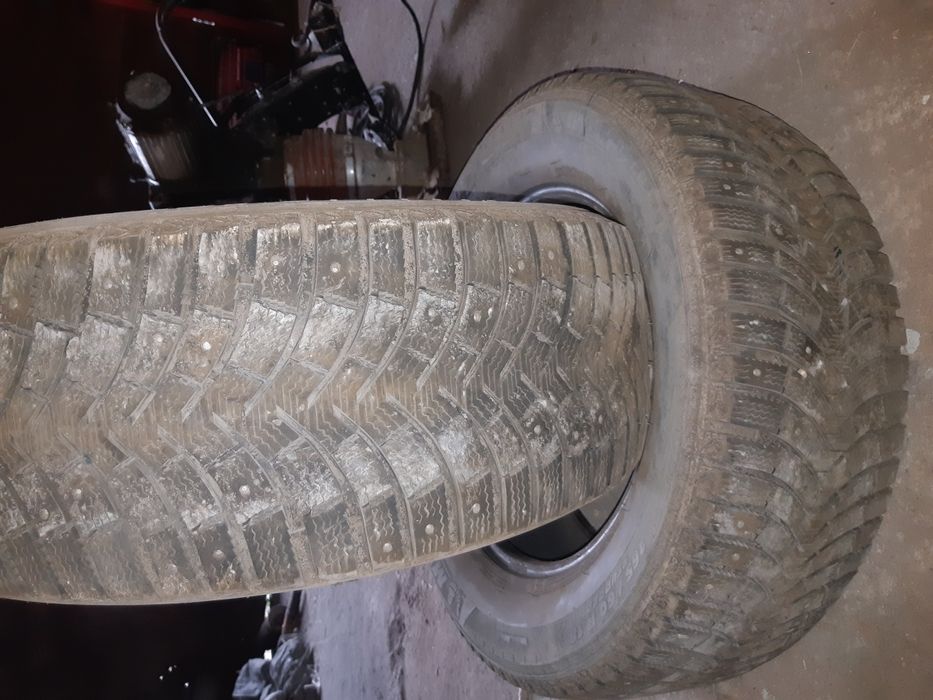 Продам комплект зимних шин.