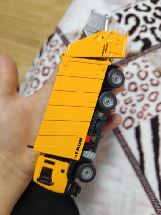 Mașinuta Man de gunoi