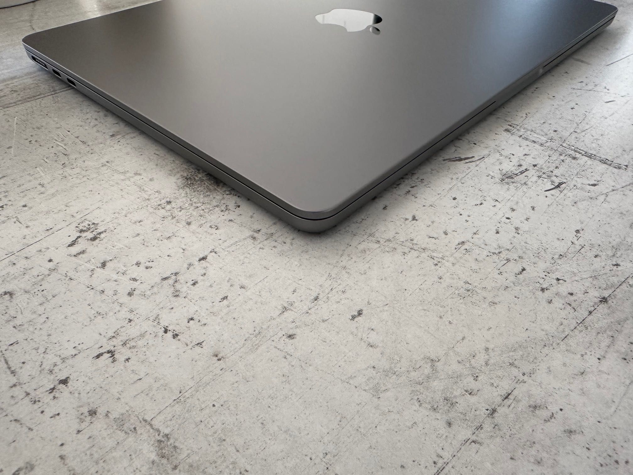 MacBook Air 13" M3 Chip 8-CPU, 10-GPU, 24RAM, 512 SSD В ГАРАНЦИЯ