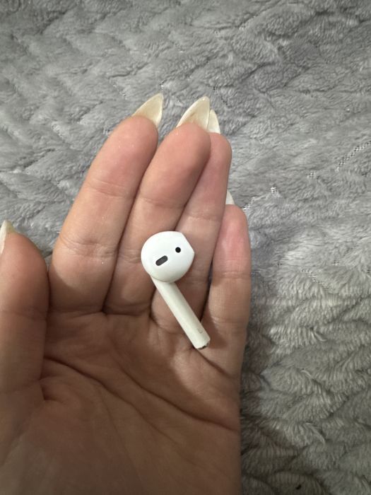 AirPods 2 в перфектно техническо състояние-ОРИГИНАЛНИ