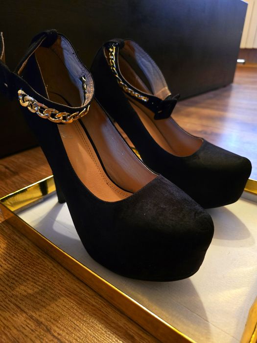 Нови официални дамски обувки на ток