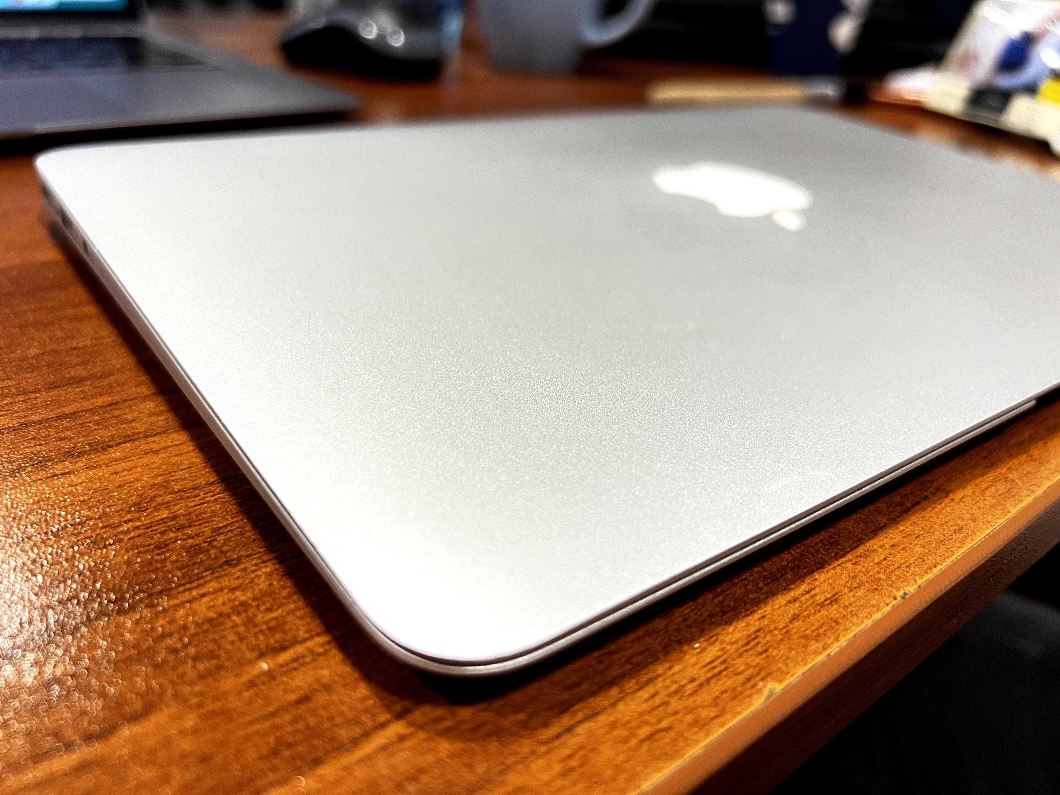 MacBook Air 11" (Mid 2012) Core i5, 4GB, 60GB, зарядно и калъф