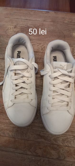 Vând adidasi purtati