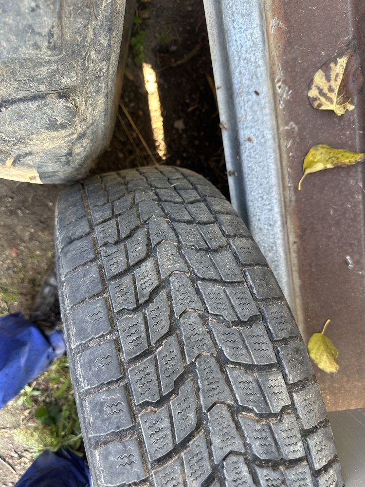 Минусови джанти 16-ки 6х139,7 със зимни гуми Dunlop