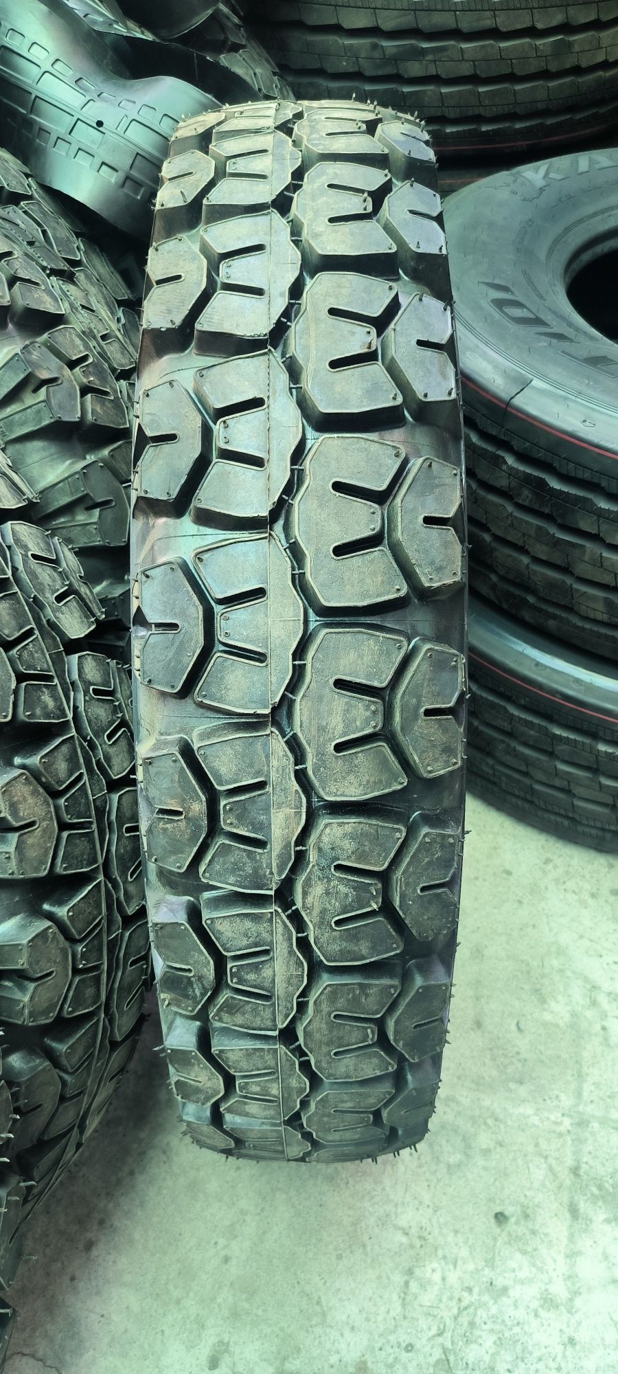 Автошина 9.00R20 Омск