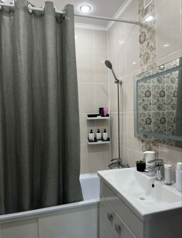 Продам 2-х комнатную квартиру 19-мкрн 23500
