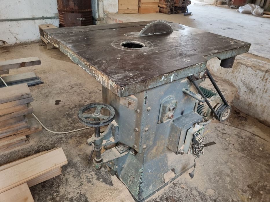 Vând/schimb circular lemn