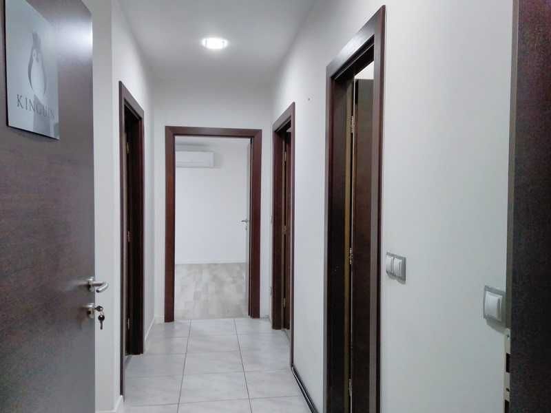 Офис под наем – 93 кв.м в бизнес сграда