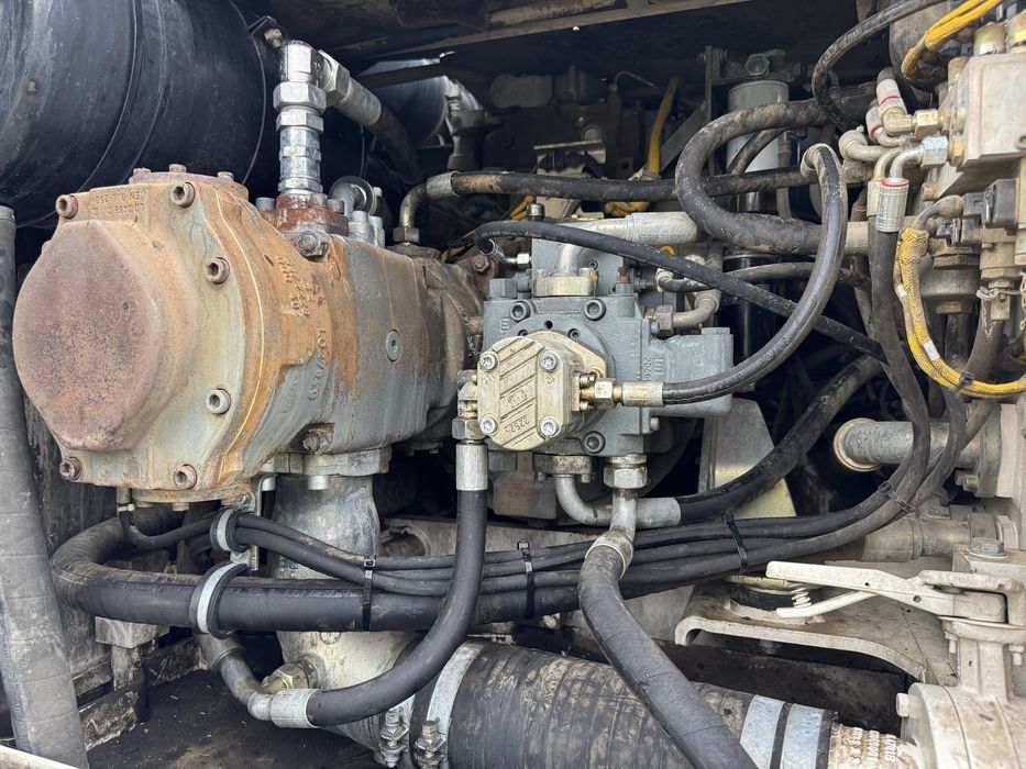 Excavator LIEBHERR 934 2006