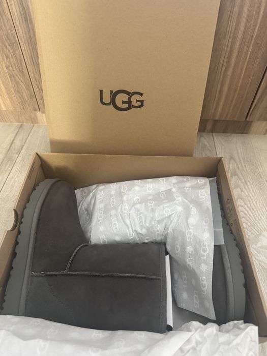 Cizme UGG Classic Short II marime 36 / noi