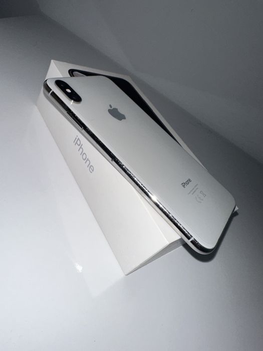 Продавам Iphone XS Max 64GB Silver