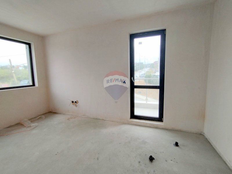 Продава се Двустаен апартамент в Варна, Виница - 82 кв.м за 1330 €/кв.м - Снимка #3