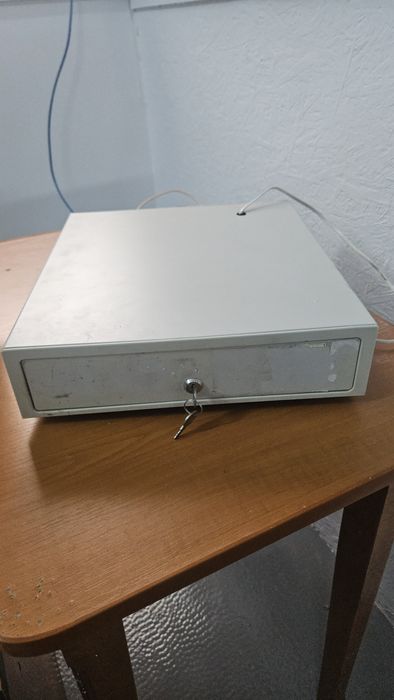 Sertar metalic pentru bani