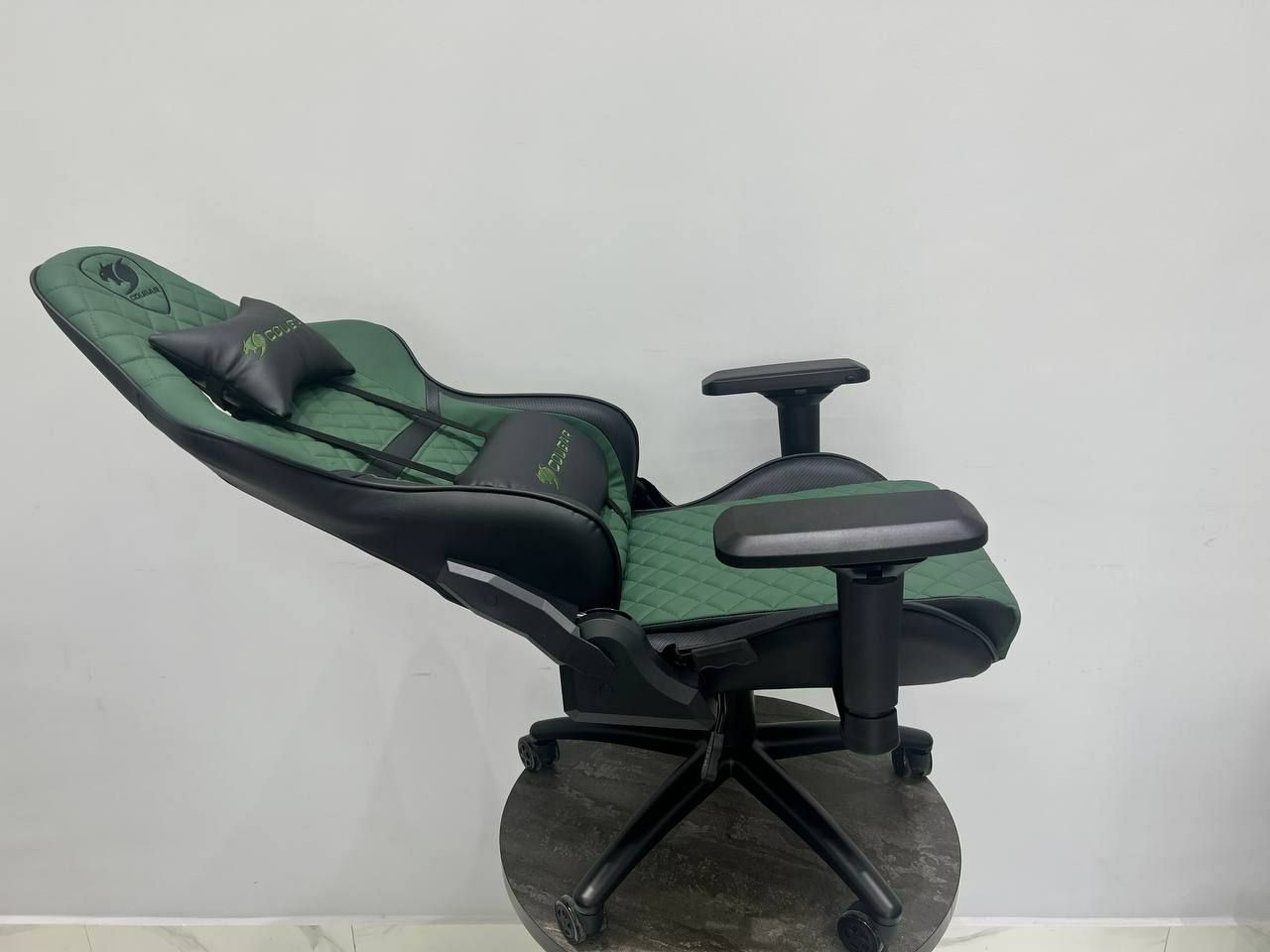 Игровое геймерское кресло модель Cougar green