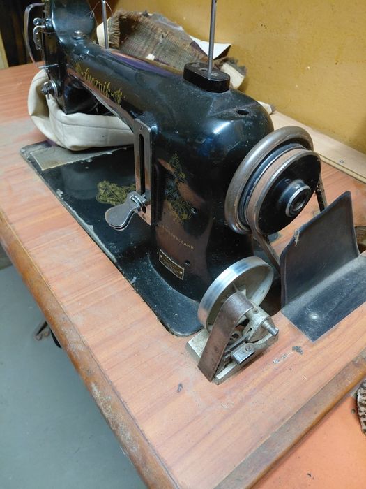 Професионална ЕЛЕКТРИЧЕСКА Шевна Машина LUCZNIK (за кожа)