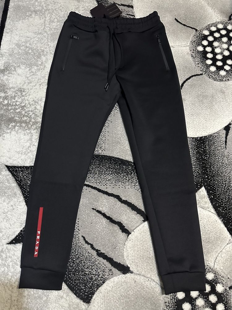 Мъжки екип на PRADA