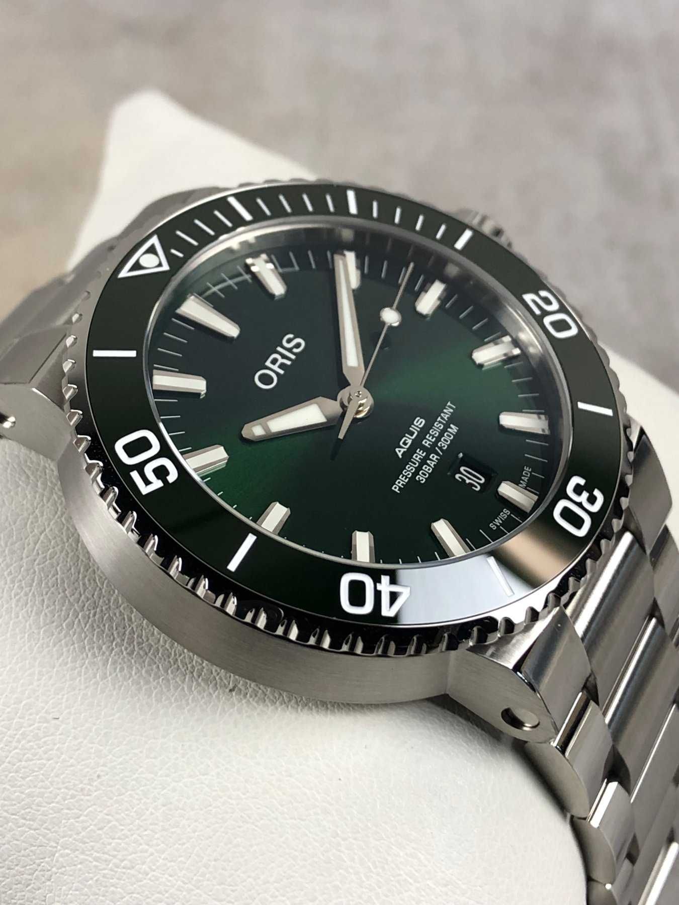 Oris Aquis Date  01   733   7730   4157-07   8   24   05PEB