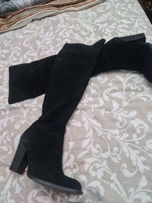 Vand cizme piele intoarsa  Zara