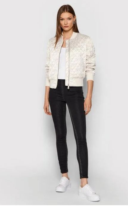 Яке Guees много запазено