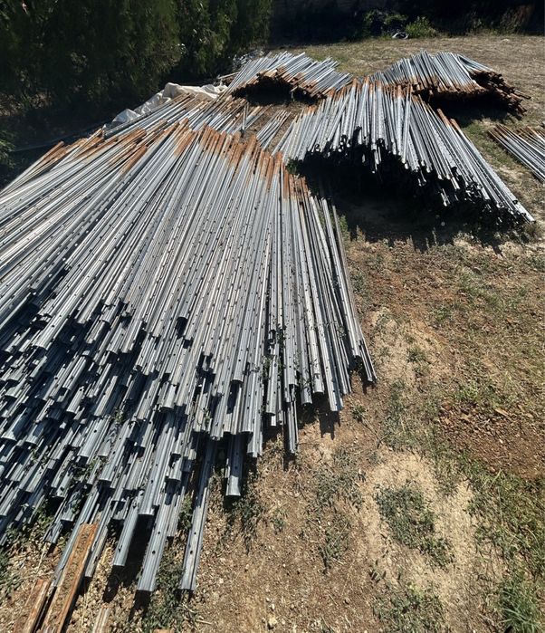 Spalieri stalpi zincati metalici de vanzare