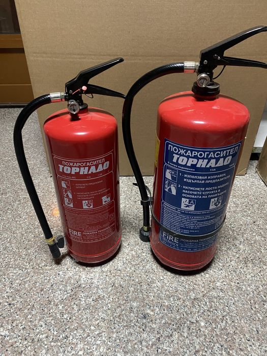 2бр Пожарогасители - воден и прахов