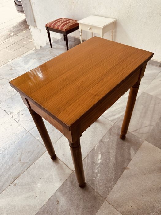 Елегантна италианска дървена маса с чекмедже – ръчна изработка