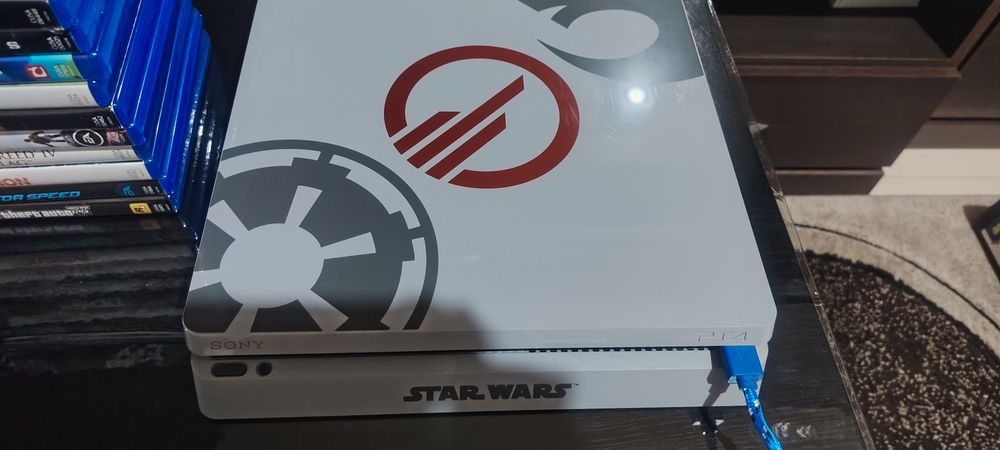 PS4 Slim Star Wars Limited Edition