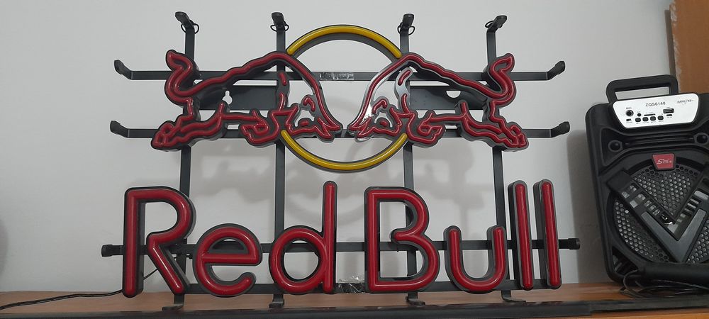 Неоновая LED red bul вывеска