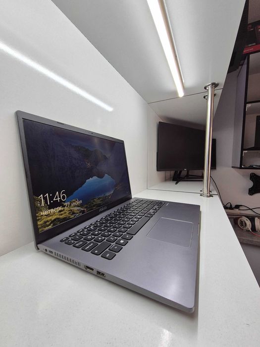 Asus Core i3-8145U  4/256  15.6 Full hd ekran  169$