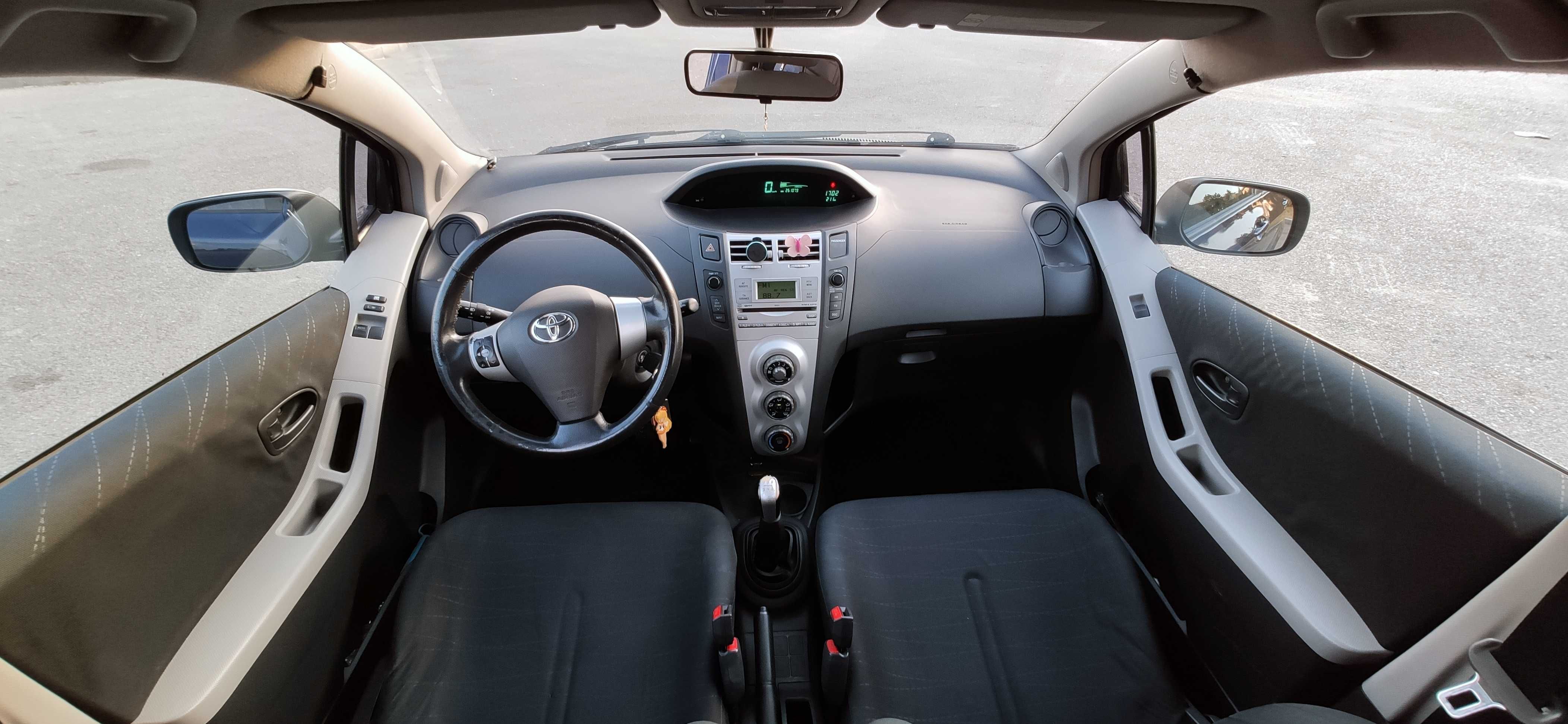 Toyota Yaris 1.4 Avariat!