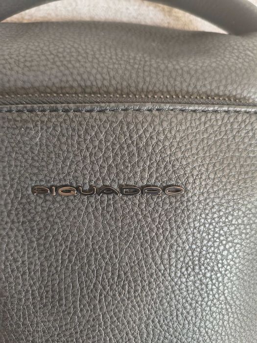 Piquadro Mono sling bag with padded compartment for iPad 10.5/9.7 in.