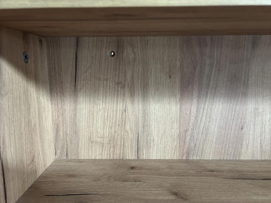 Стенен рафт с вратичка