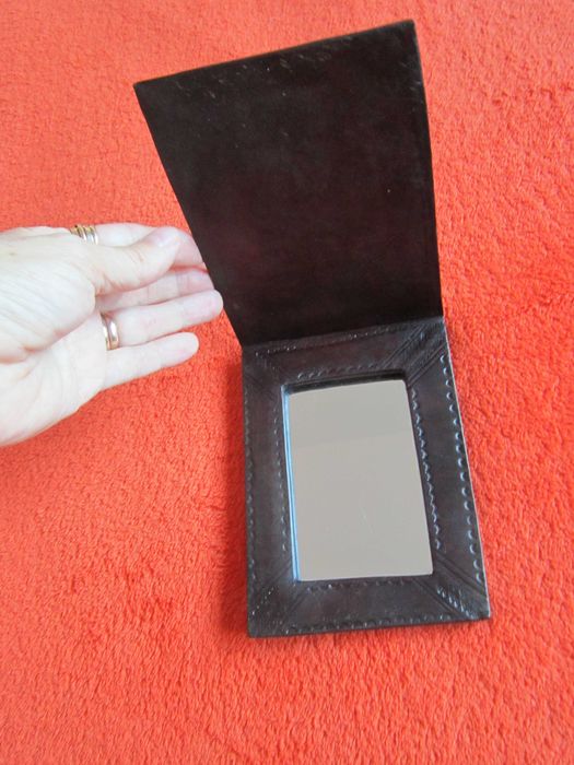 cadou deosebit rar mini oglinda vintage piele handmade Germania'60