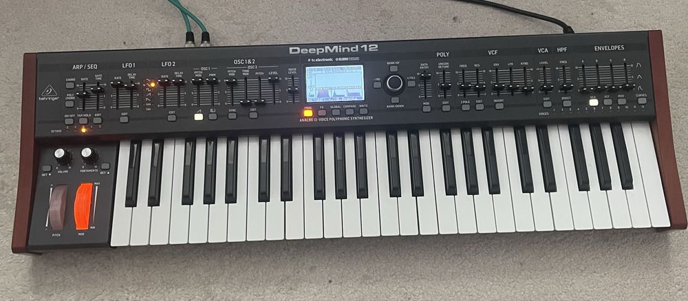 Behringer Deepmind 12 Аналогов Синтезатор
