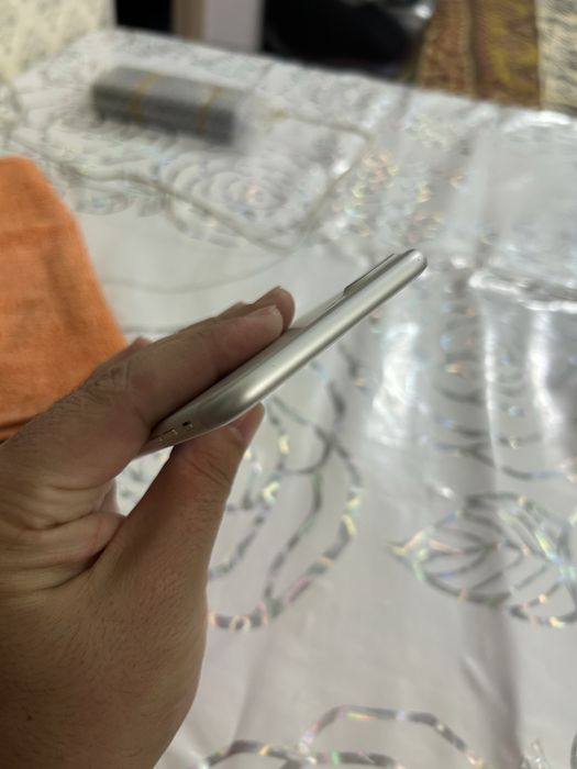 Продам Айфон 7 plus в отличном состоянии