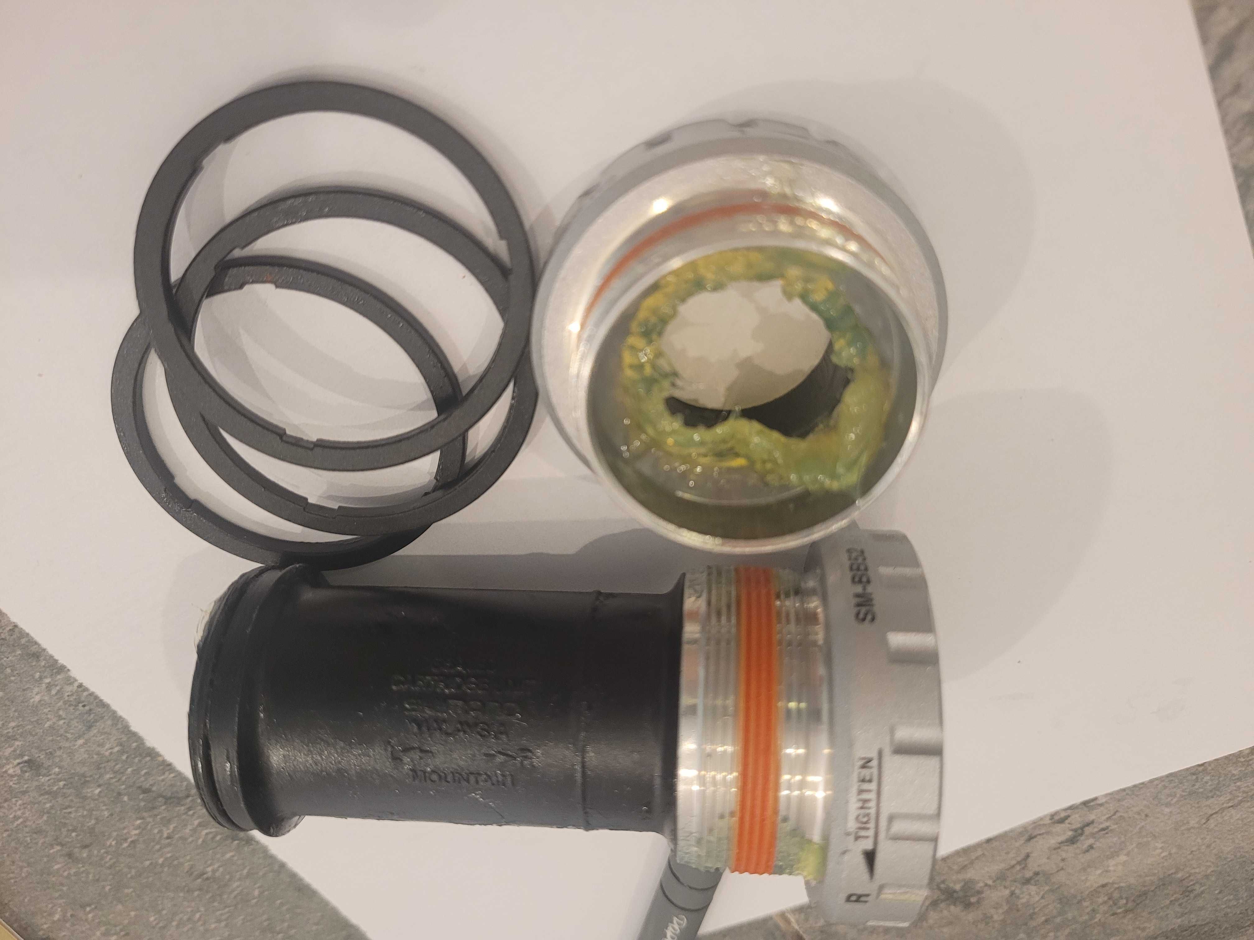 monobloc pe rulment Shimano Deore BB52 Hollowtech ll - Nou