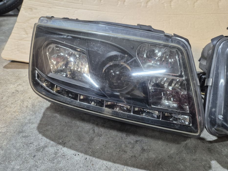 Фарове Фолксваген Бора ляв десен фар VW Bora